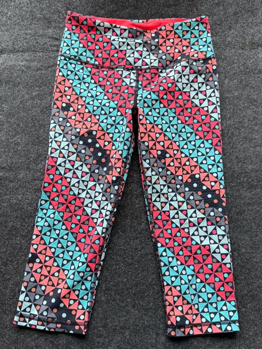 Victoria’s Secret VSX Sport Knockout Capri Leggings XS Geometric
